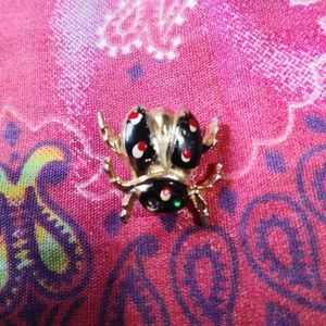 Simple Small Bug Pin